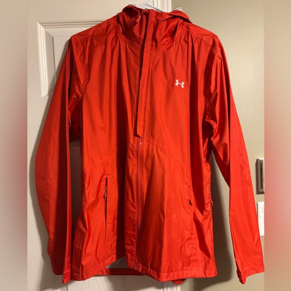 ✨Under Armour - wind breaker - water resistant - reflective size LARGE ✨